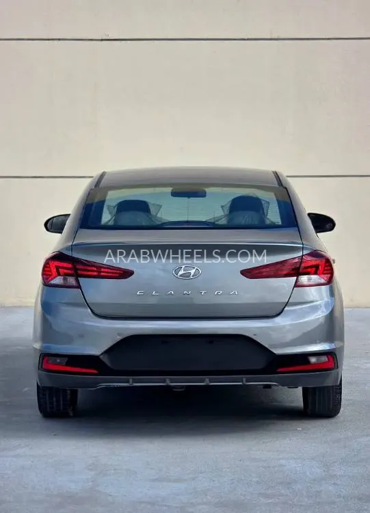 Hyundai Elantra 2019 for Sale in Sharjah Image-2
