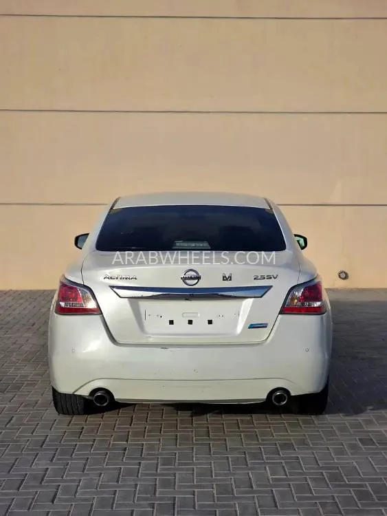 Nissan Altima 2016 for Sale in Sharjah Image-8