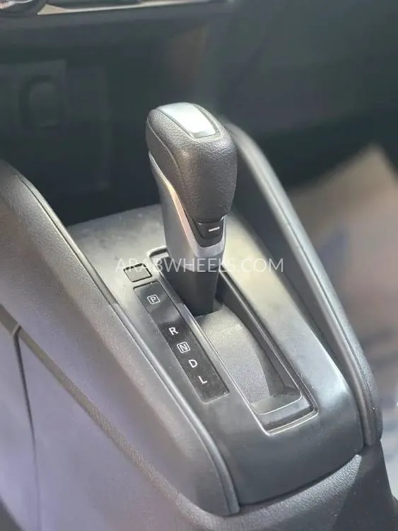 Nissan Kicks 2017 for Sale in Sharjah Image-12