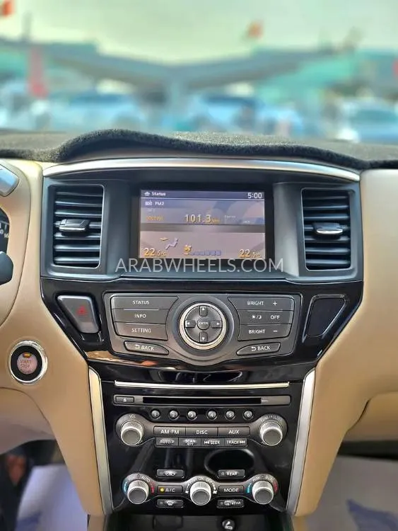 Nissan Pathfinder 2015 for Sale in Sharjah Image-3
