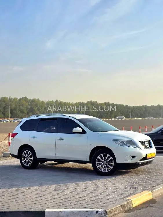 Nissan Pathfinder 2015 for Sale in Sharjah Image-9