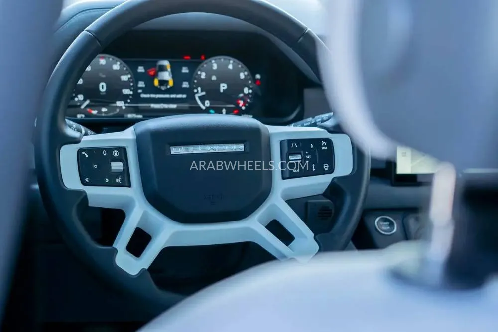 لاند روفر ديفندر 2025 for Sale in دبي Image-3