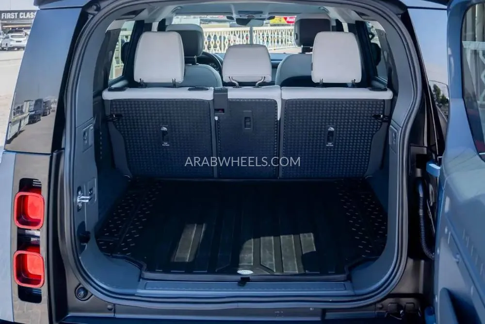 لاند روفر ديفندر 2025 for Sale in دبي Image-8