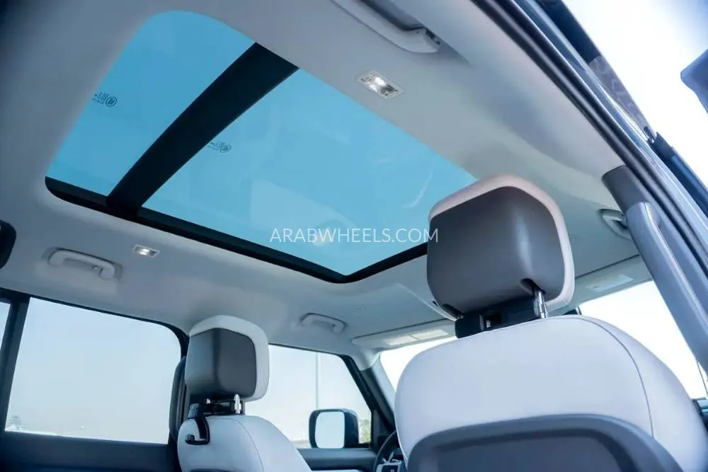لاند روفر ديفندر 2025 for Sale in دبي Image-16