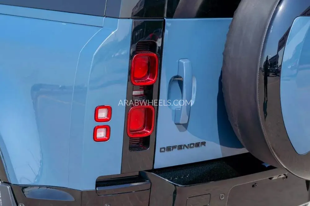 لاند روفر ديفندر 2025 for Sale in دبي Image-19