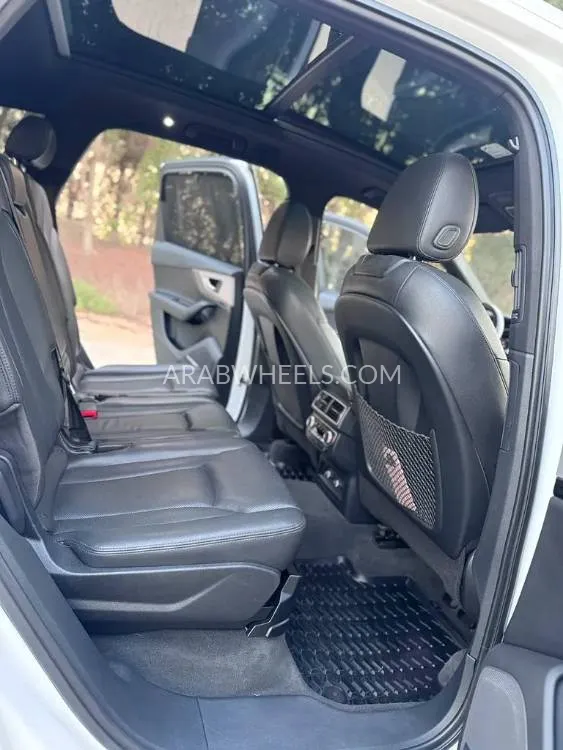 Audi Q7 2018 for Sale in Sharjah Image-10