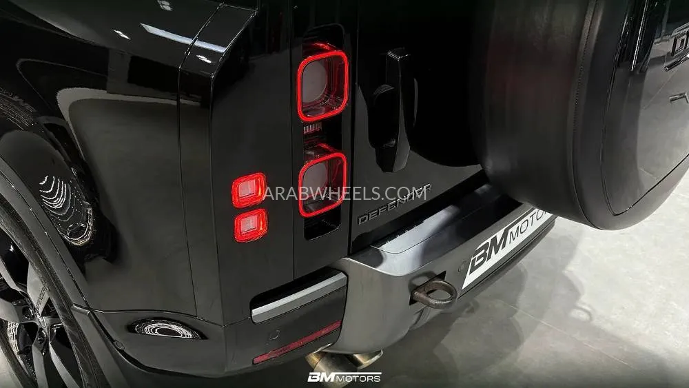 Land Rover Defender 2023 for Sale in Dubai Image-4