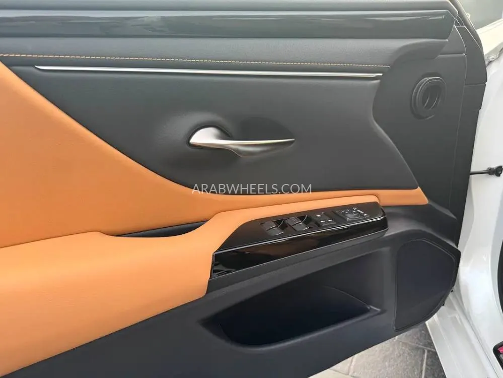 Lexus ES 2023 for Sale in Dubai Image-11