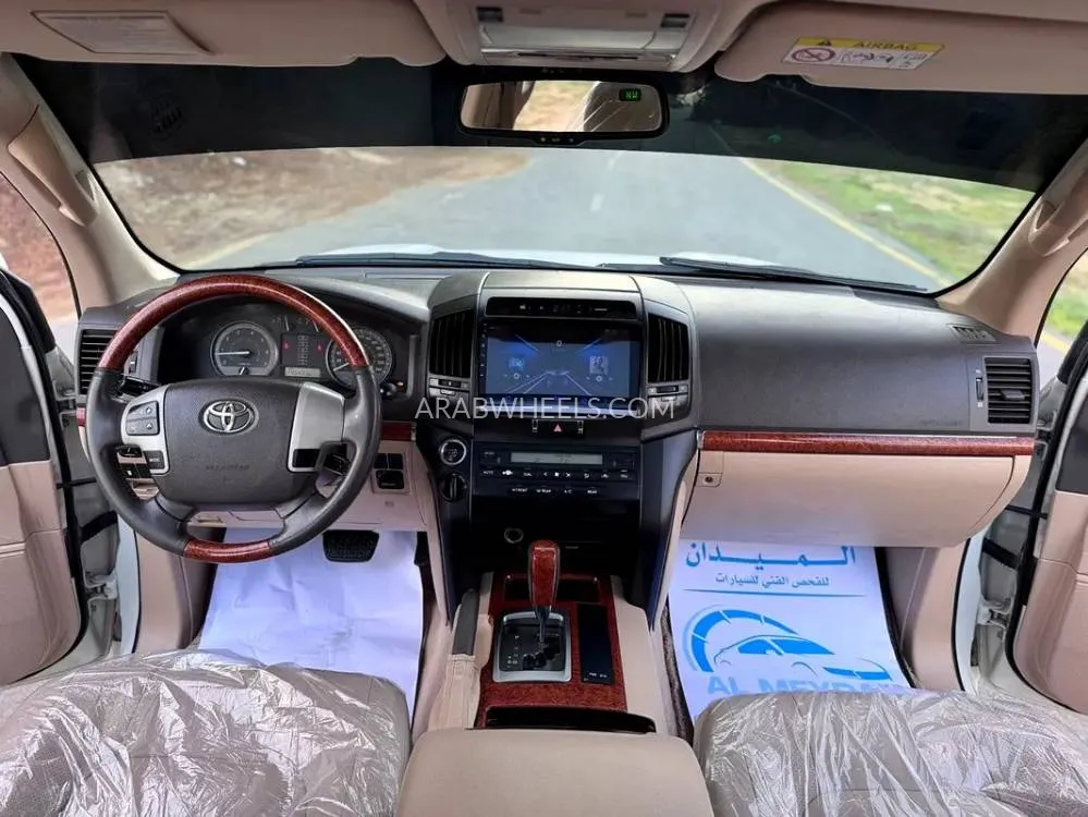 Toyota Land Cruiser 2013 for Sale in Sharjah Image-8