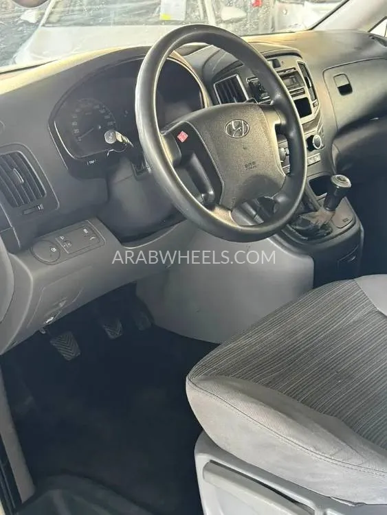 Hyundai H1 2019 for Sale in Ajman Image-6