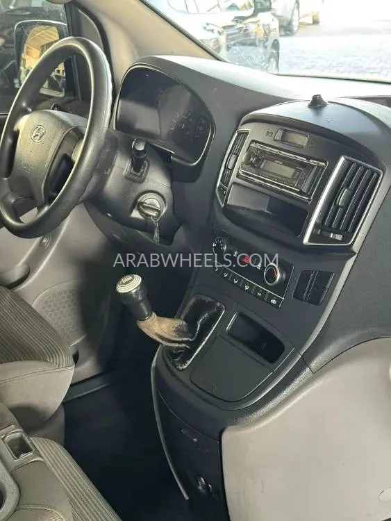 Hyundai H1 2019 for Sale in Ajman Image-8