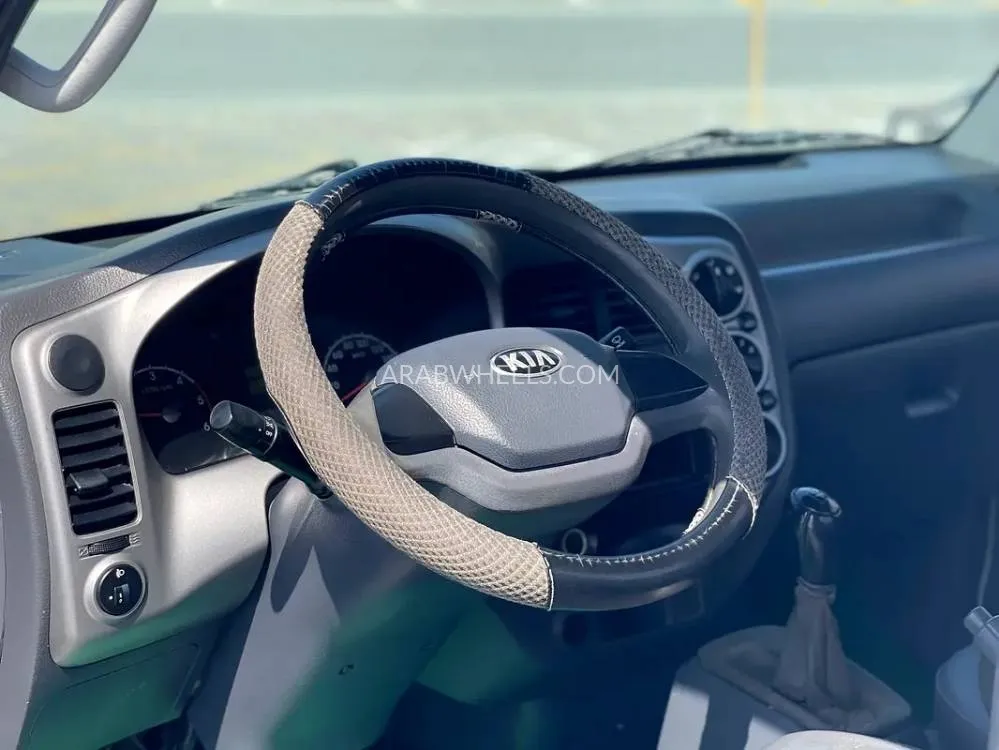 Kia Bongo 2016 for Sale in Sharjah Image-3