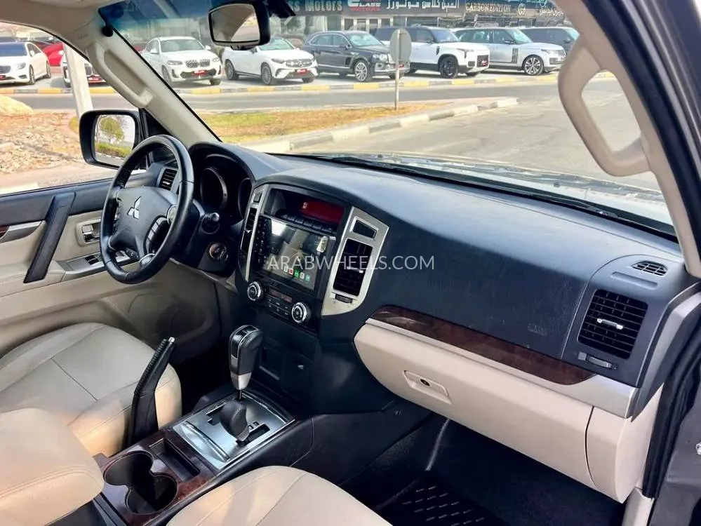 Mitsubishi Pajero 2017 for Sale in Dubai Image-6