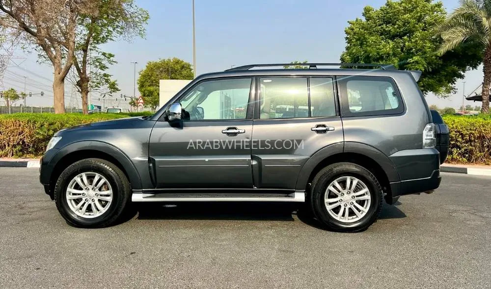 Mitsubishi Pajero 2017 for Sale in Dubai Image-9