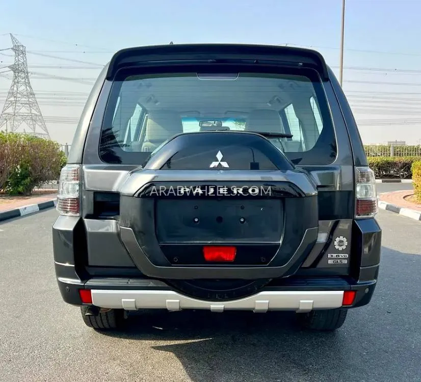 Mitsubishi Pajero 2017 for Sale in Dubai Image-10