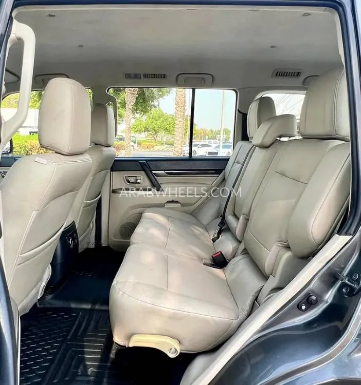 Mitsubishi Pajero 2017 for Sale in Dubai Image-13