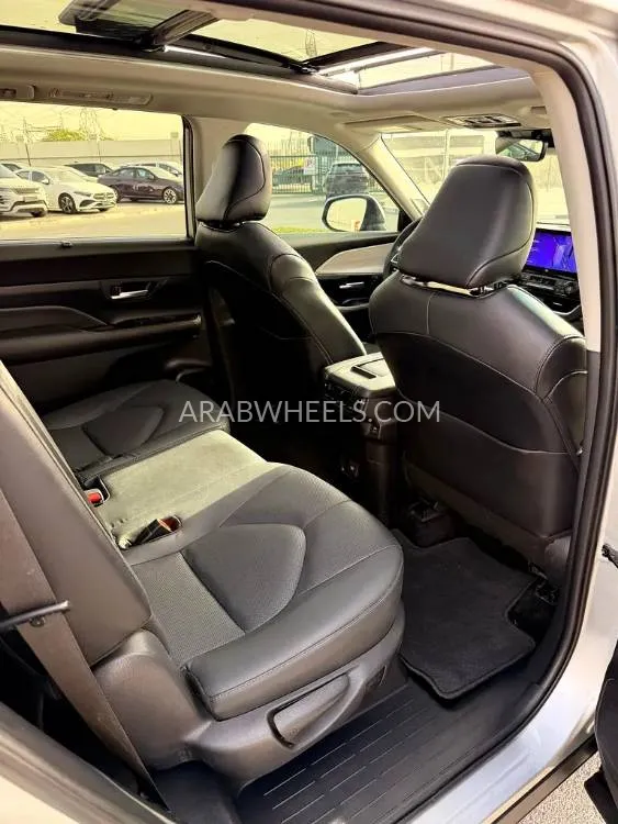 Toyota Grand Highlander 2025 for Sale in Dubai Image-17