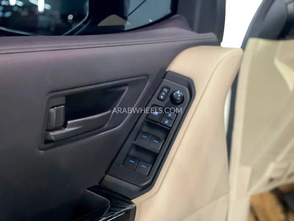 Toyota Land Cruiser 2024 for Sale in Sharjah Image-4