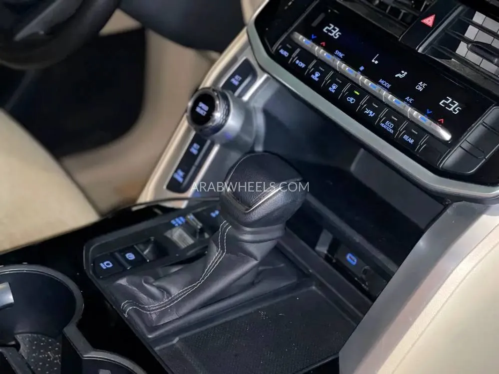 Toyota Land Cruiser 2024 for Sale in Sharjah Image-5