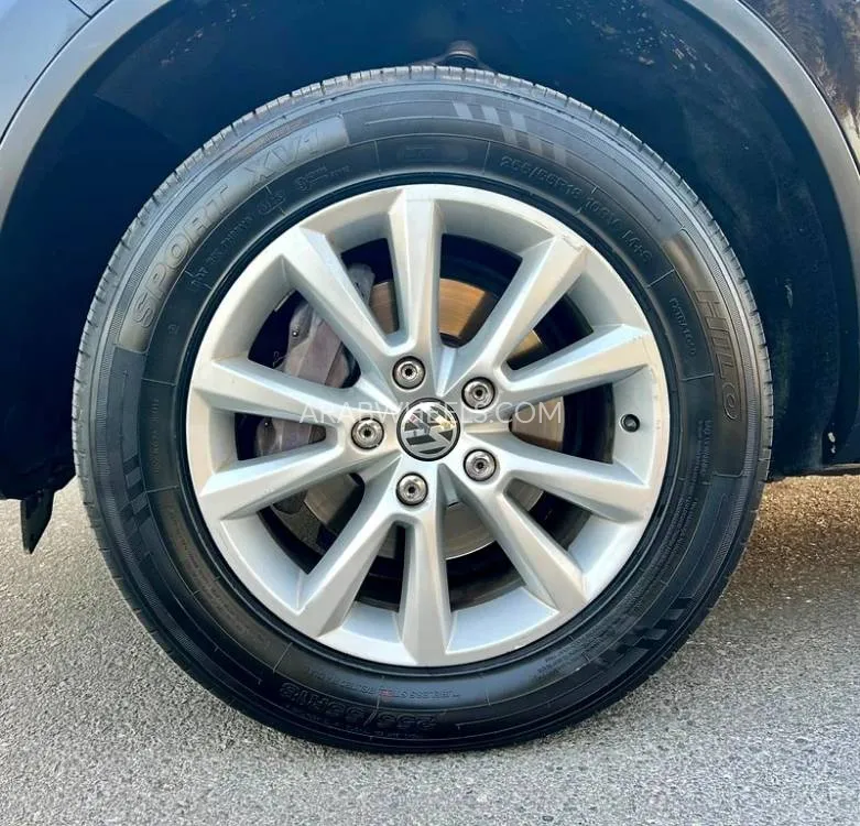 Volkswagen Touareg 2016 for Sale in Dubai Image-16