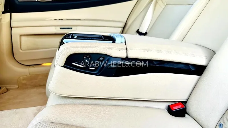 BMW 7 series 2010 for Sale in Dubai Image-16