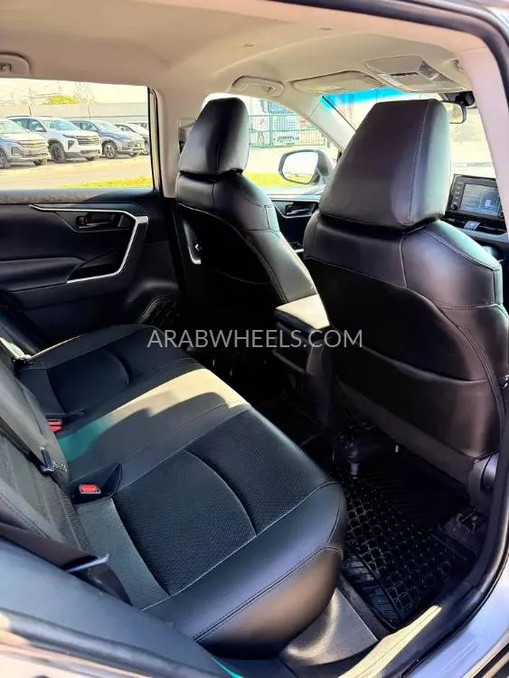 Toyota Rav4 2021 for Sale in Dubai Image-4