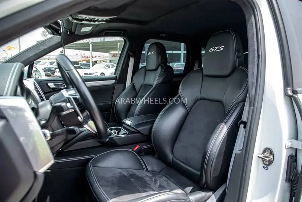 Porsche Cayenne 2016 for Sale in Dubai Image-11