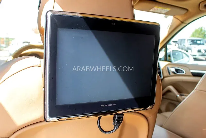 Porsche Cayenne 2016 for Sale in Dubai Image-11