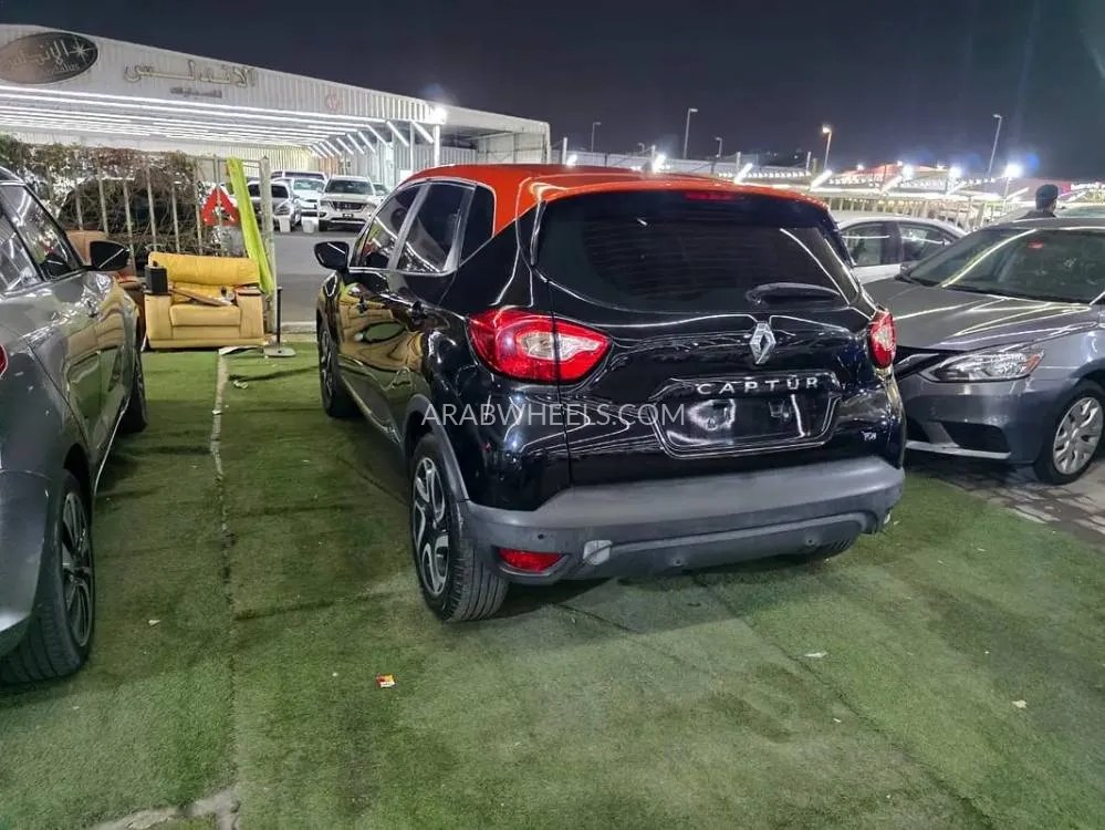 Renault Captur 2015 for Sale in Ajman Image-9