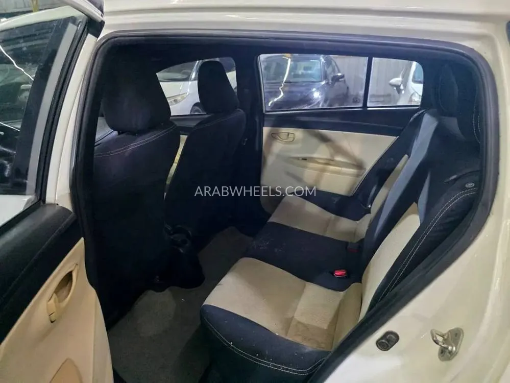 تويوتا يارس 2015 for Sale in عجمان Image-8