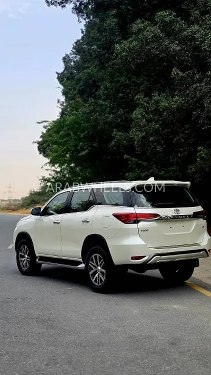 Toyota Fortuner 2019 for Sale in Sharjah Image-3