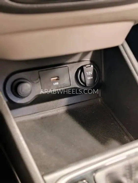 Hyundai Accent 2023 for Sale in Umm Al Quwain Image-11