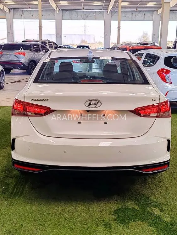 Hyundai Accent 2023 for Sale in Umm Al Quwain Image-12
