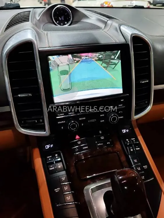 Porsche Cayenne 2013 for Sale in Umm Al Quwain Image-16