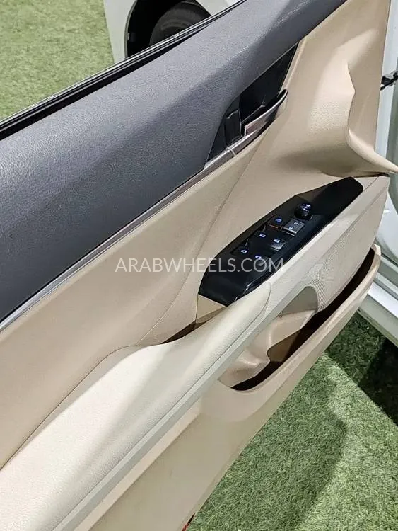 Toyota Camry 2019 for Sale in Umm Al Quwain Image-10