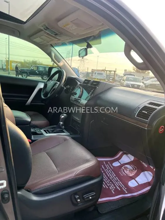 Toyota Land Cruiser Prado 2020 for Sale in Dubai Image-4