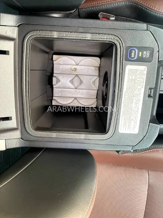 Toyota Land Cruiser Prado 2020 for Sale in Dubai Image-5