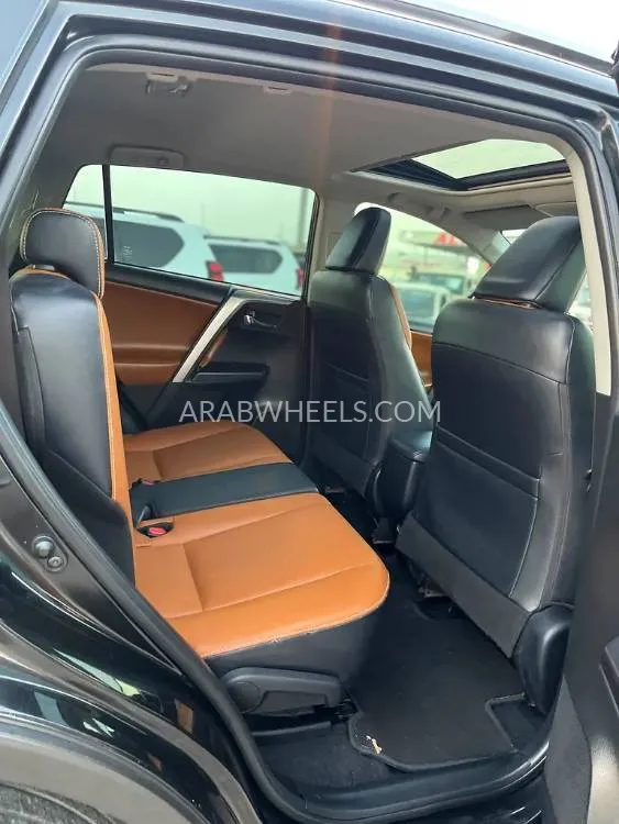 Toyota Rav4 2018 for Sale in Dubai Image-10