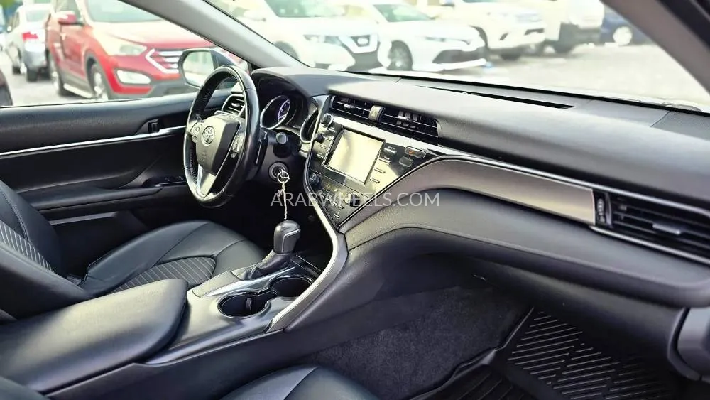 Toyota Camry 2019 for Sale in Dubai Image-6