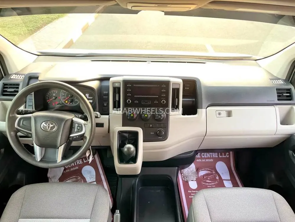 Toyota Hiace 2022 for Sale in Dubai Image-5