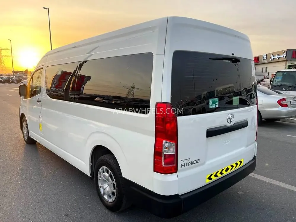 Toyota Hiace 2022 for Sale in Dubai Image-15