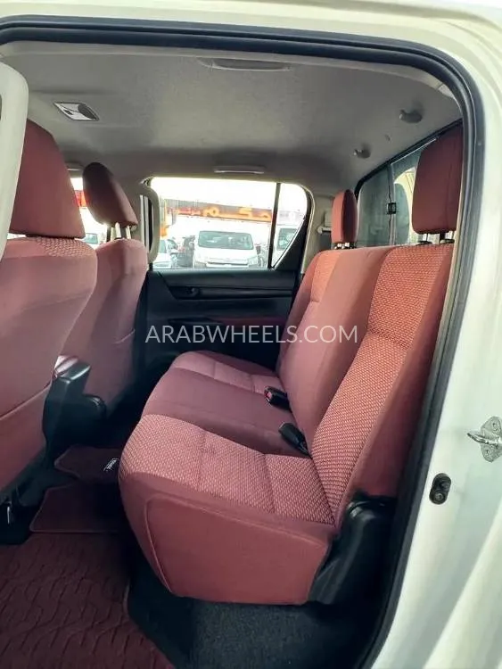 Toyota Hilux 2021 for Sale in Dubai Image-6