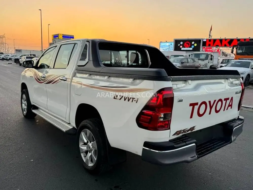 Toyota Hilux 2021 for Sale in Dubai Image-7