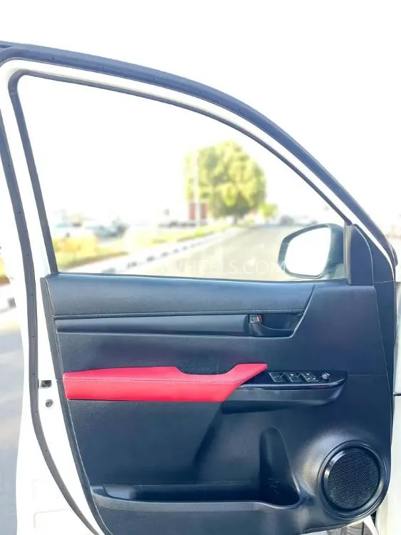 Toyota Hilux 2021 for Sale in Dubai Image-5