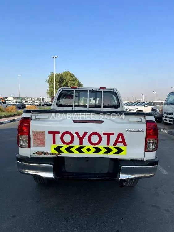 Toyota Hilux 2021 for Sale in Dubai Image-11