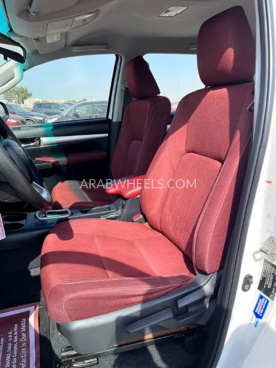 Toyota Hilux 2023 for Sale in Dubai Image-5