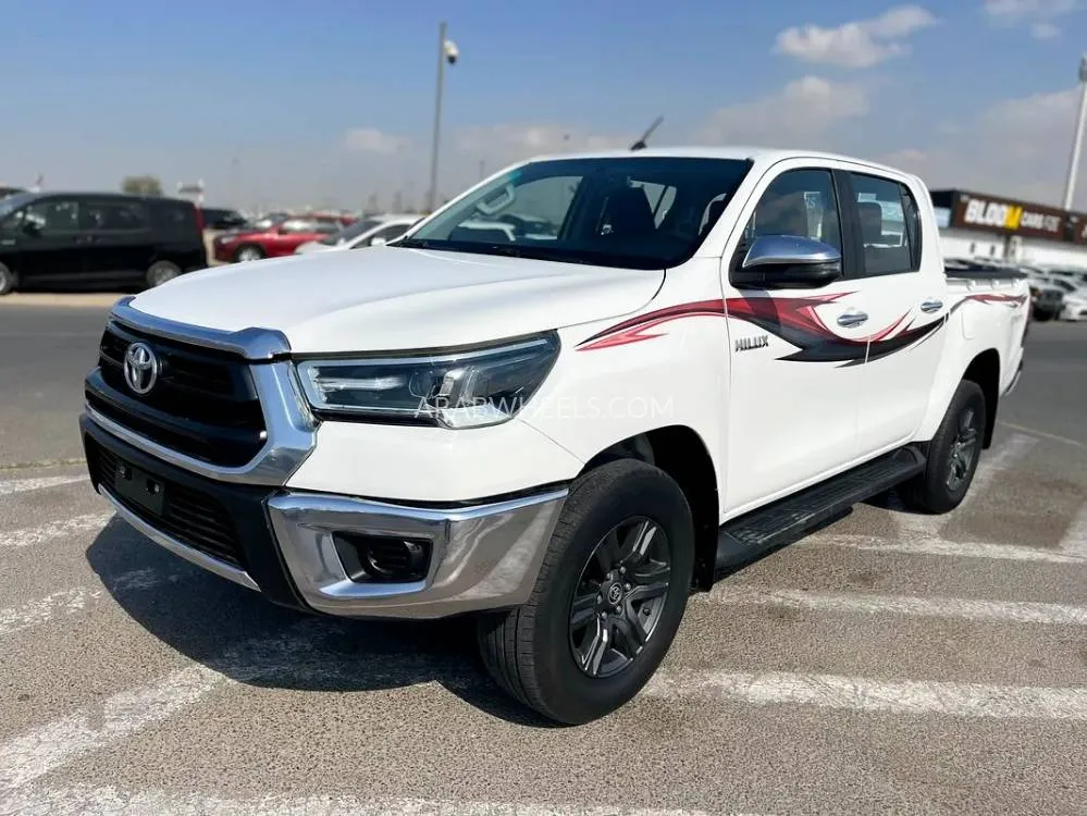 Toyota Hilux 2023 for Sale in Dubai Image-7