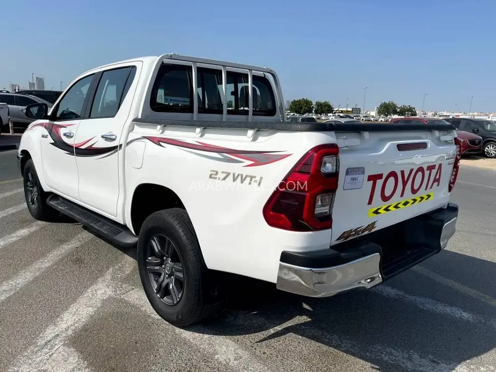 Toyota Hilux 2023 for Sale in Dubai Image-9
