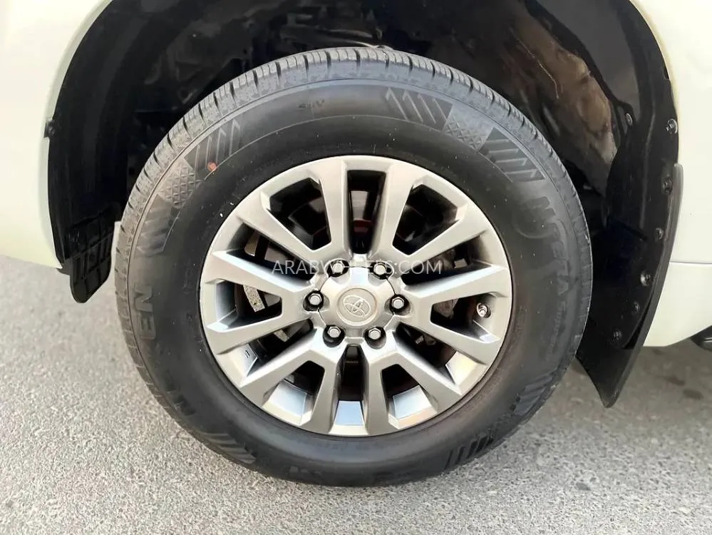 Toyota Land Cruiser Prado 2020 for Sale in Dubai Image-10