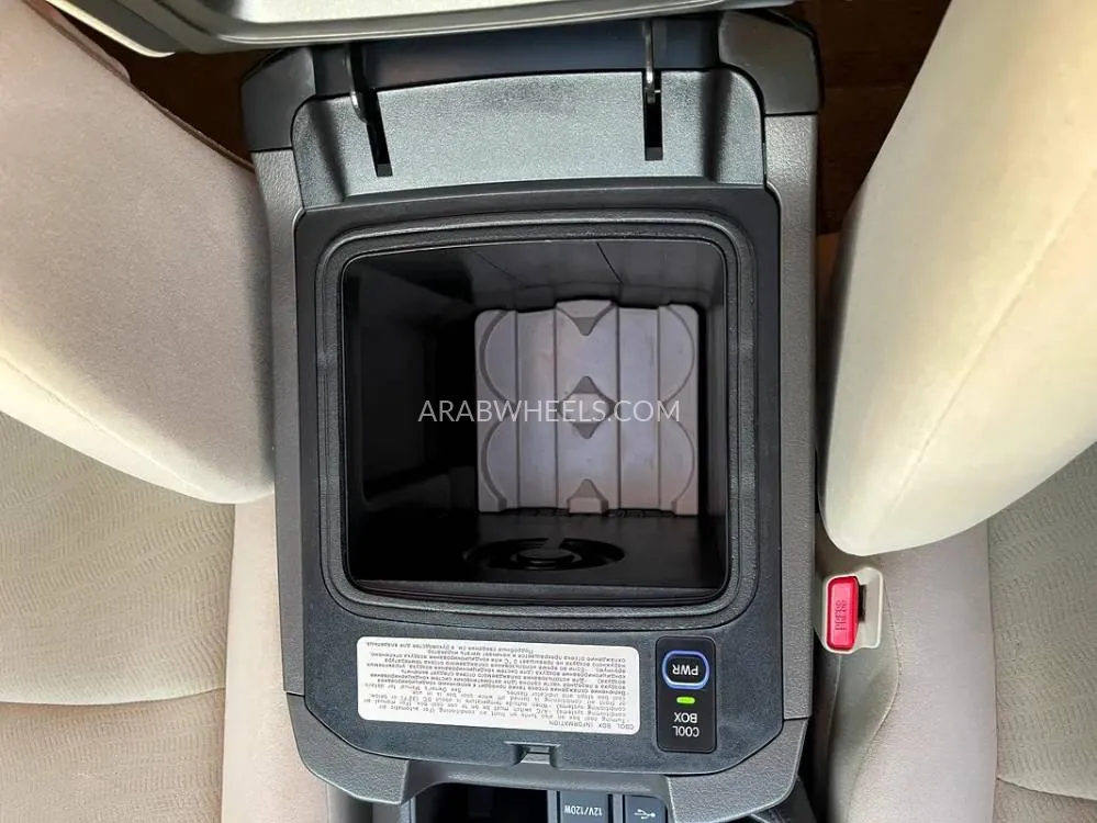 Toyota Land Cruiser Prado 2022 for Sale in Dubai Image-3